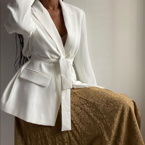 Zara belted blazer bloggers favorite - Picture 2 of 16